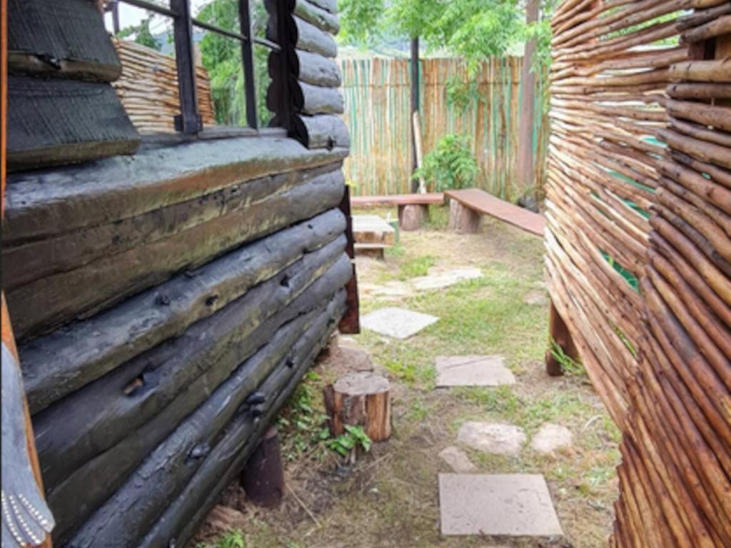 Tsitsikamma Wolf Sanctuary Eco Cabins & Teepees Stormsrivier Extérieur photo